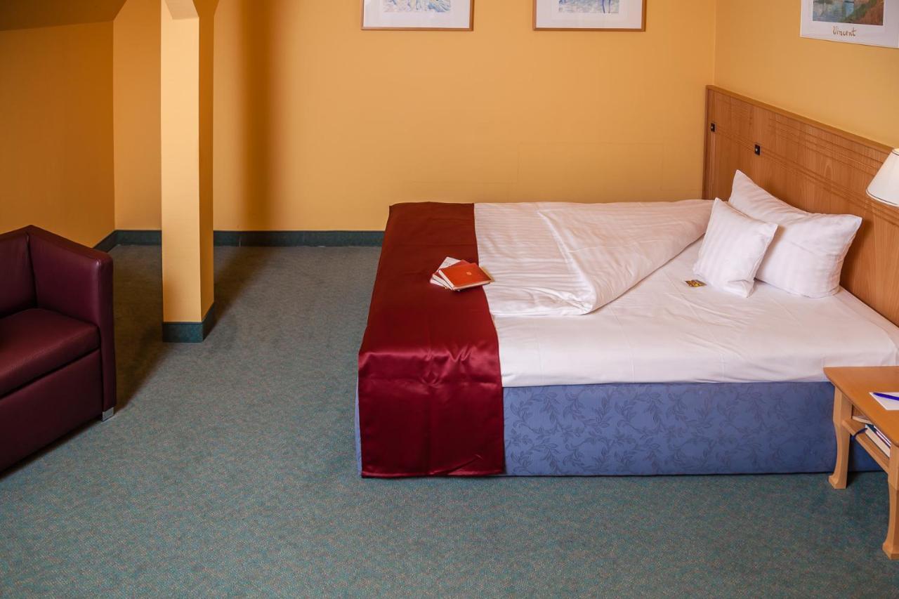 Spa Hotel Amsee فارين الغرفة الصورة